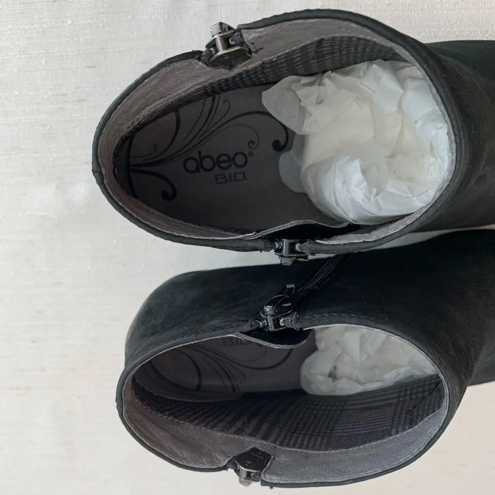 Abeo Rommie Neutral Black Suede Leather Heeled Ankle Booties Woman’s 7N - Picture 10 of 15